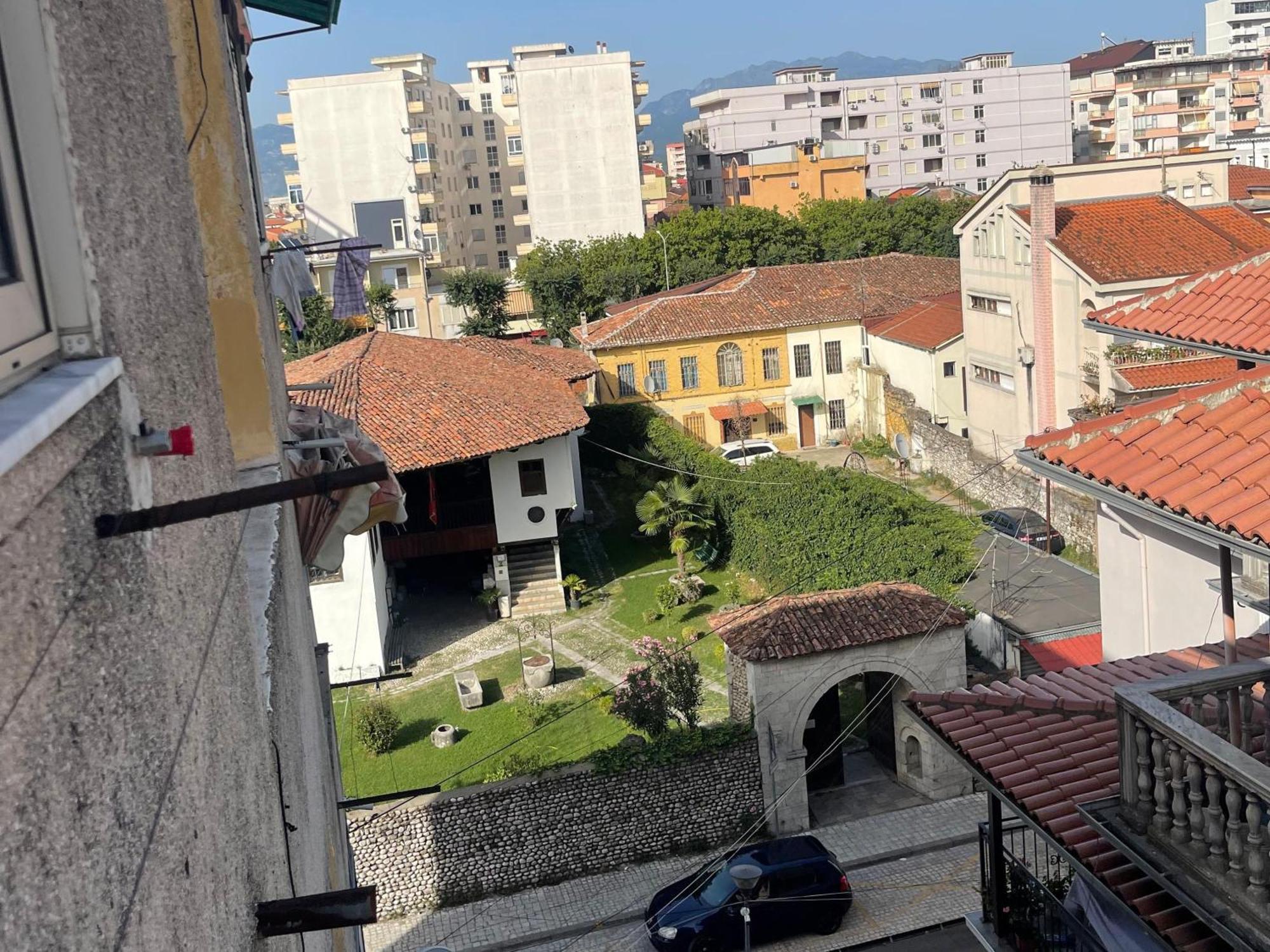 Erli Apartment Shkoder Bagian luar foto