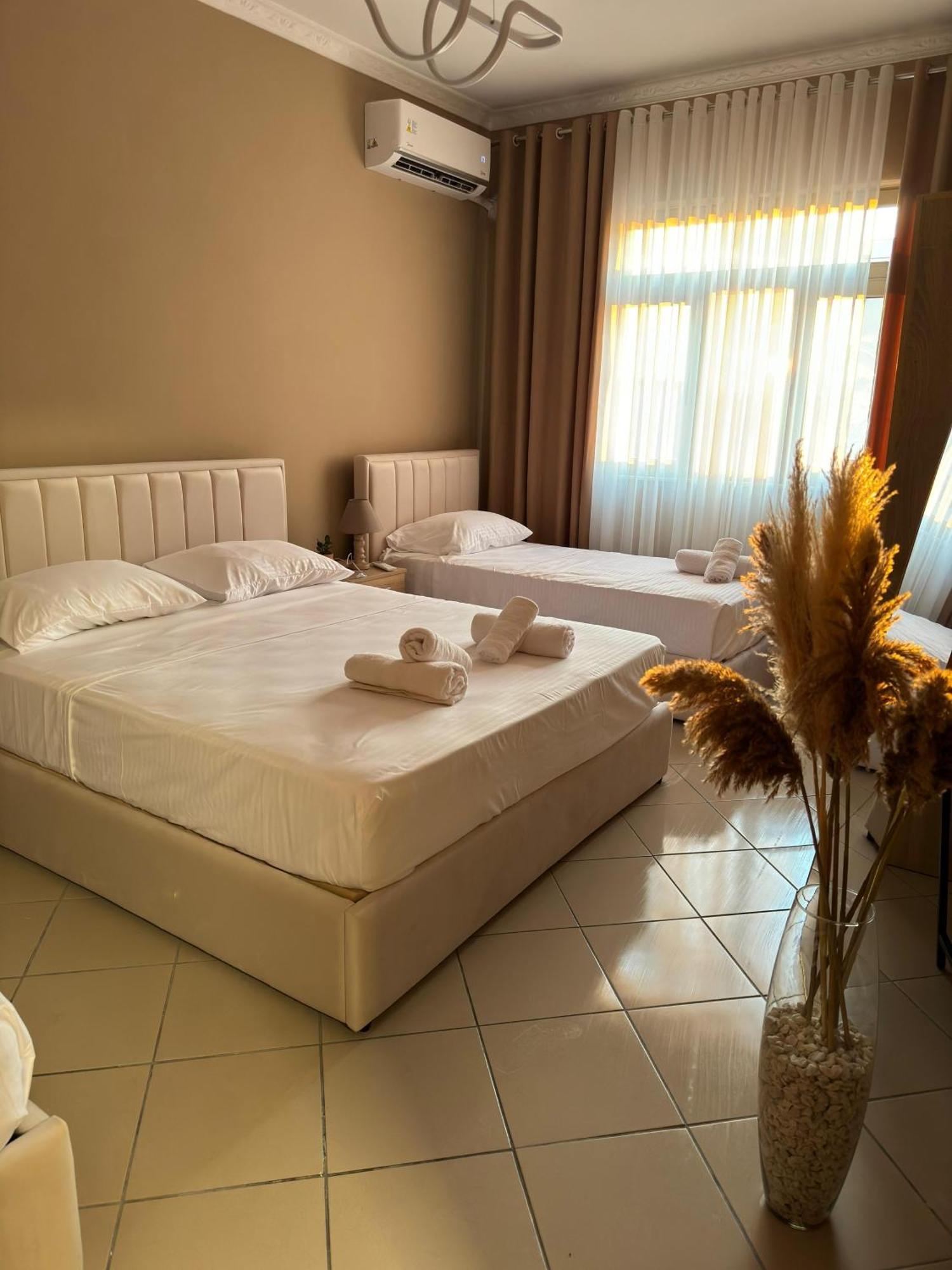 Erli Apartment Shkoder Bagian luar foto