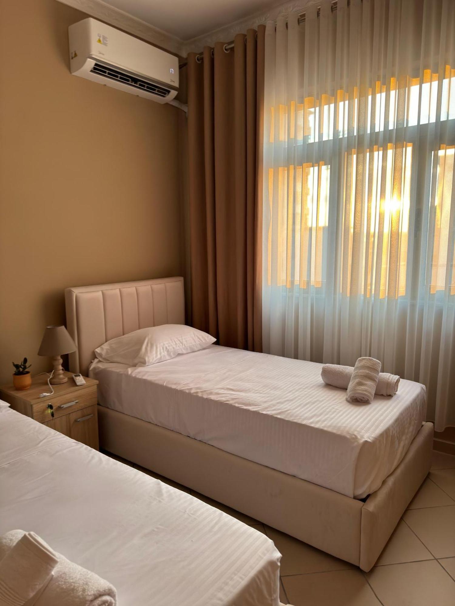 Erli Apartment Shkoder Bagian luar foto